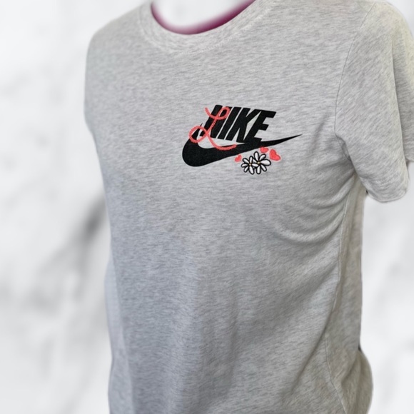 Grey Nike Tee Shirt with Embroidery and Patch Flowers - Picture 2 of 6